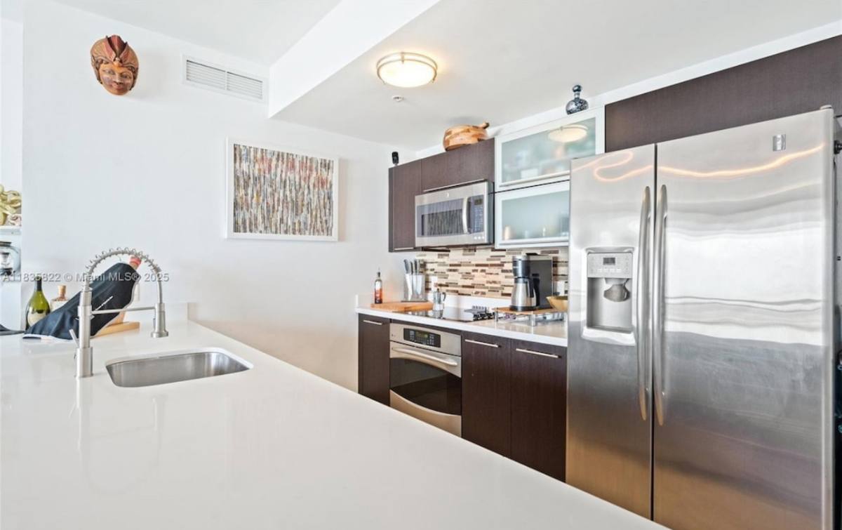 Apartment for rent at 90 SW 3rd St #2406, Miami, FL 33130