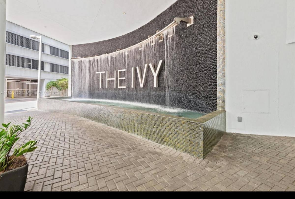 Apartment for rent at 90 SW 3rd St #2406, Miami, FL 33130