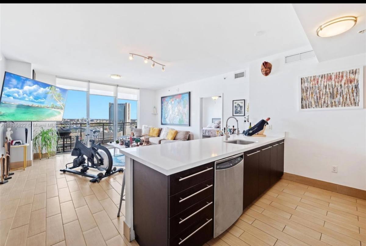 Apartment for rent at 90 SW 3rd St #2406, Miami, FL 33130