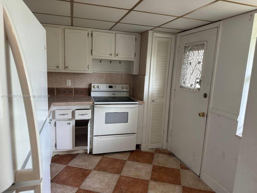 1351 NE 191st St, Miami, FL 33179 - Apartment for Rent - Image 3
