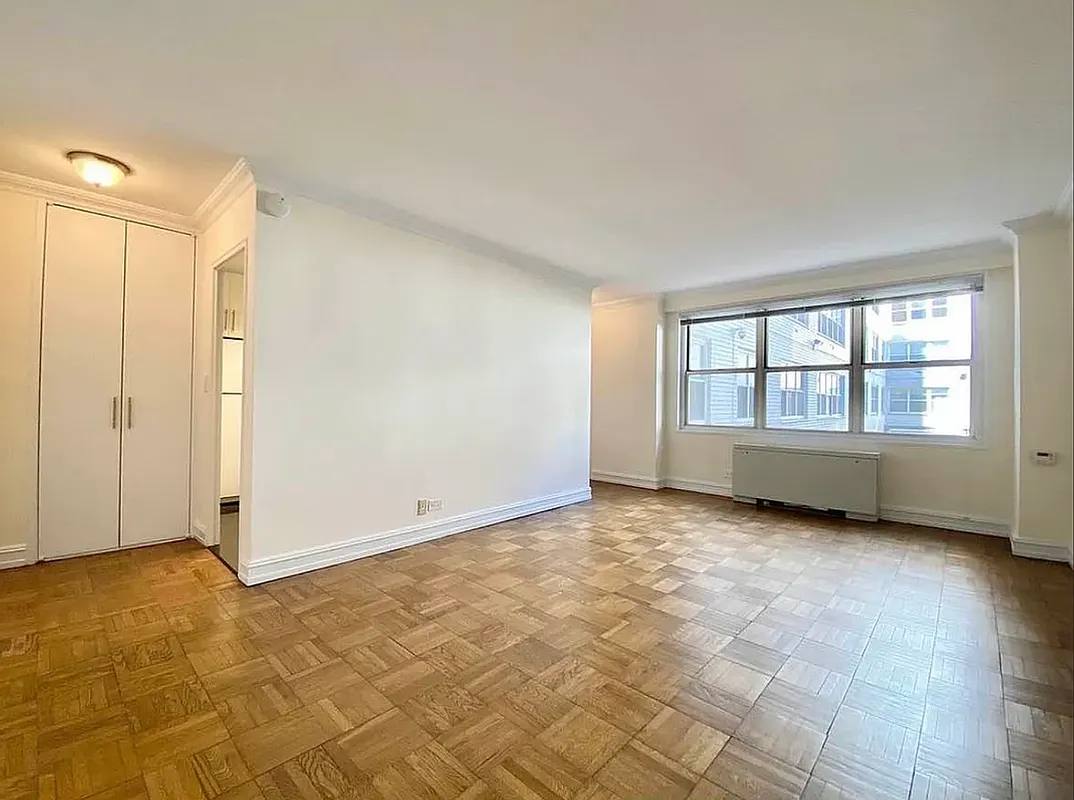 Apartment for rent at 888 8th Ave #31FF, New York, NY 10019