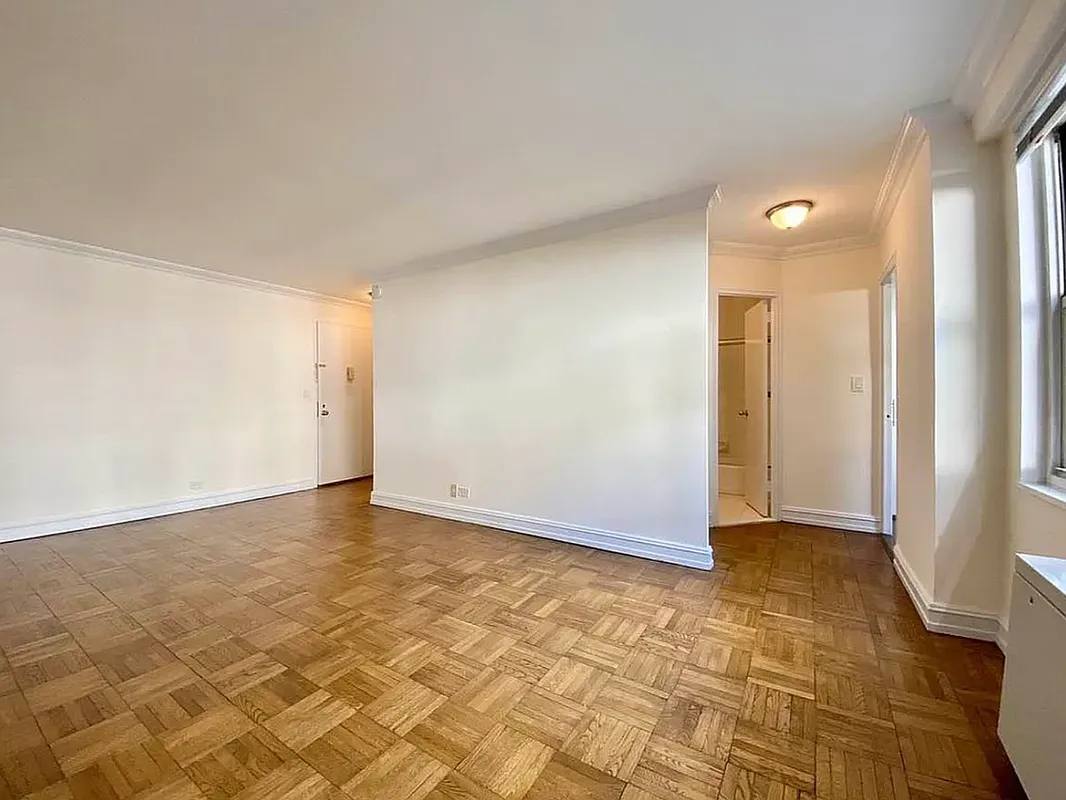 Apartment for rent at 888 8th Ave #31FF, New York, NY 10019