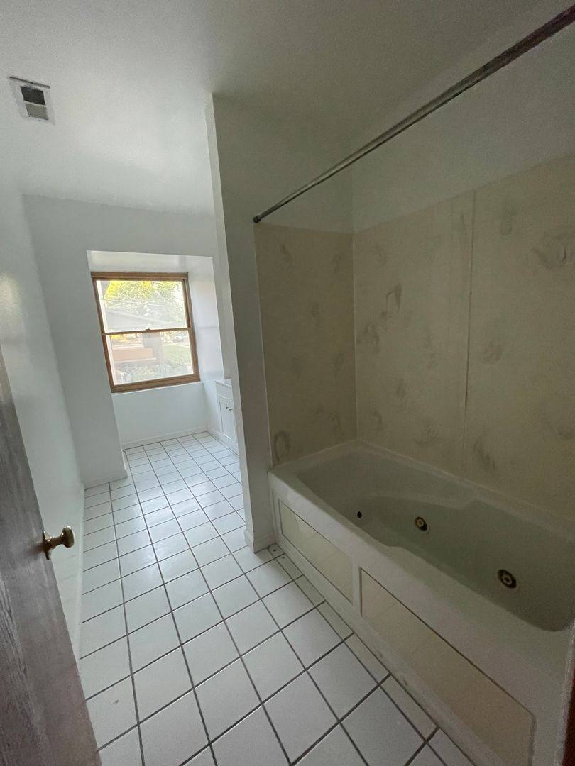 Apartment for rent at 1892 Indianola Ave, Columbus, OH 43201