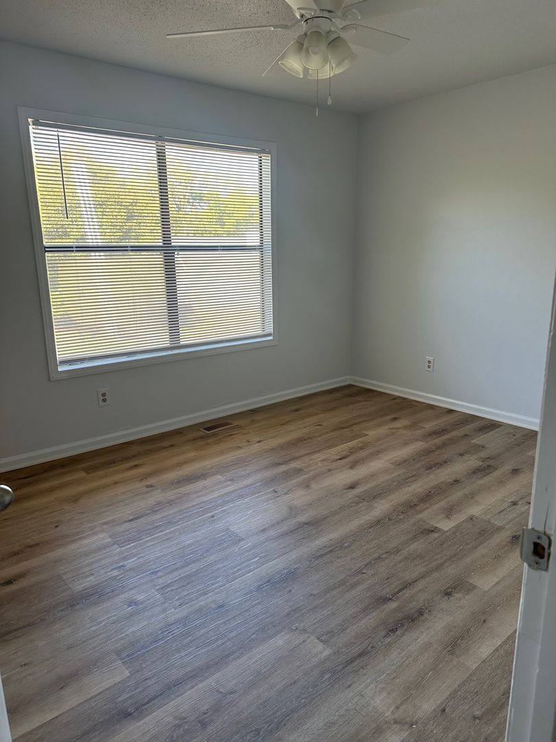 Apartment for rent at 407 S Merritt Mill Rd, Chapel Hill, NC 27516