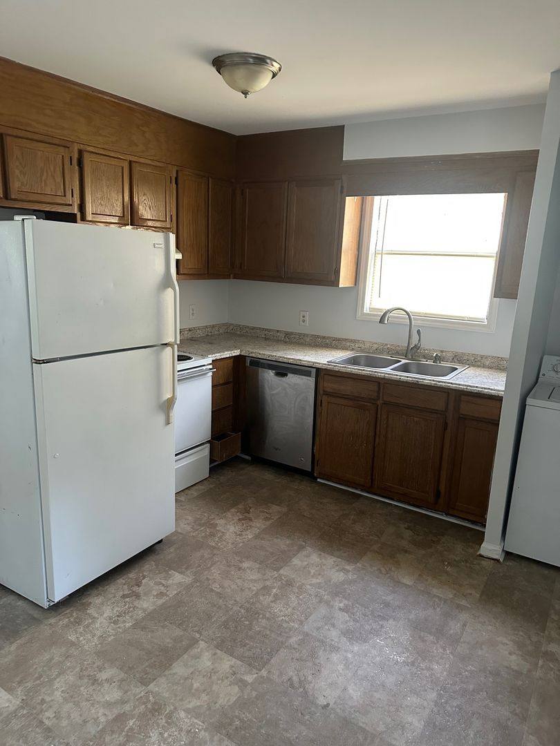 Apartment for rent at 407 S Merritt Mill Rd, Chapel Hill, NC 27516