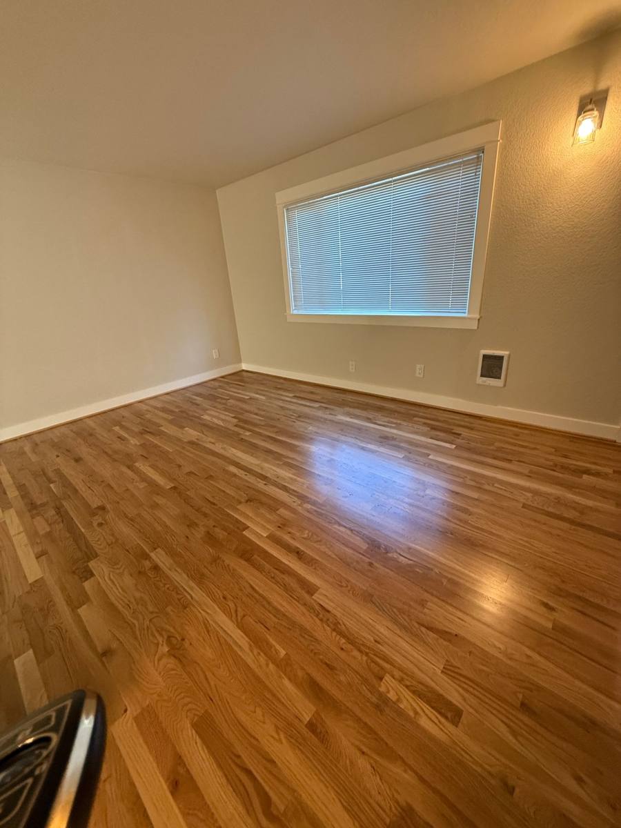 Townhouse for rent at 10317 NE Hoyt St, Portland, OR 97220