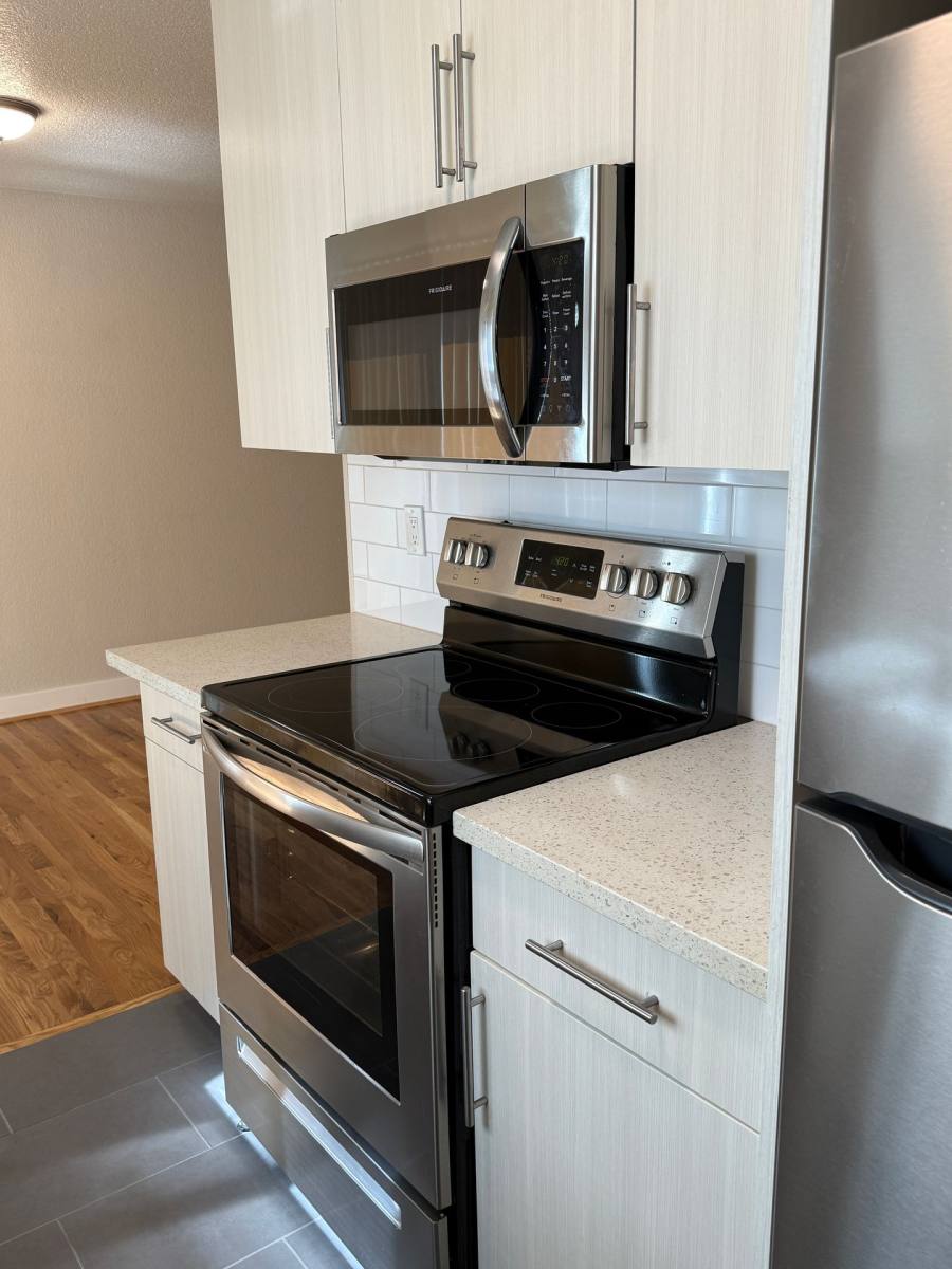Townhouse for rent at 10317 NE Hoyt St, Portland, OR 97220