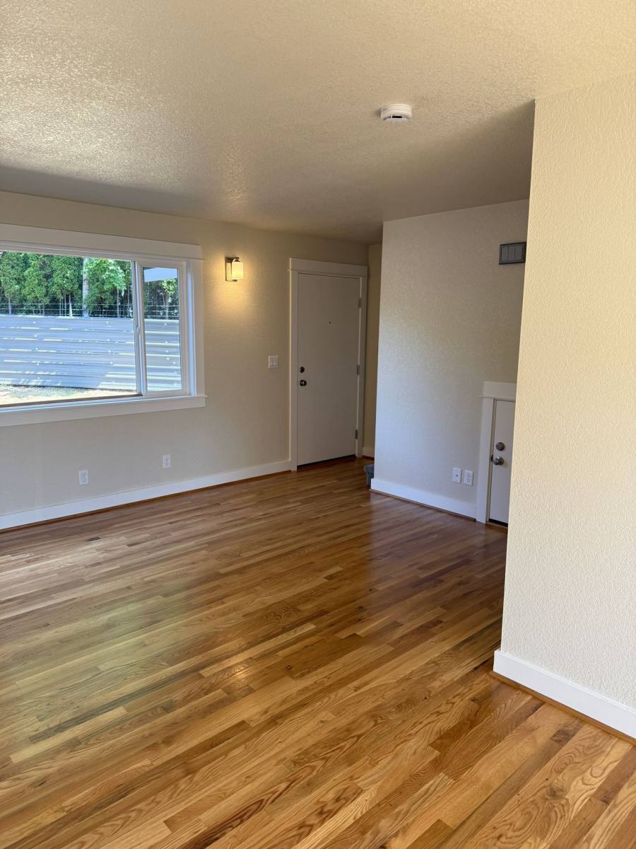Townhouse for rent at 10317 NE Hoyt St, Portland, OR 97220