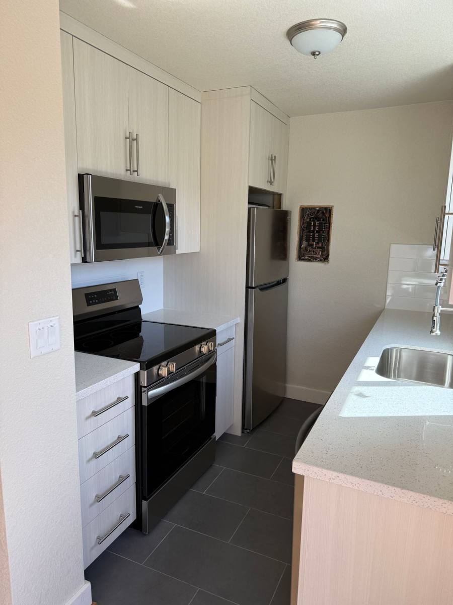 Townhouse for rent at 10317 NE Hoyt St, Portland, OR 97220