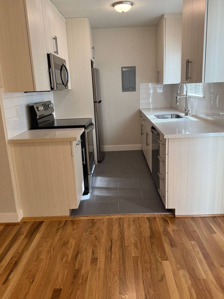 Townhouse for rent at 10317 NE Hoyt St, Portland, OR 97220