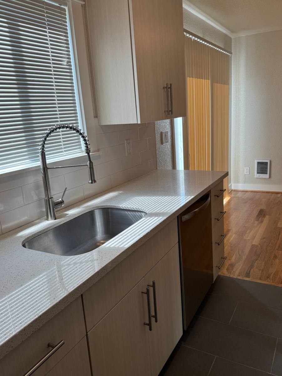 Townhouse for rent at 10317 NE Hoyt St, Portland, OR 97220