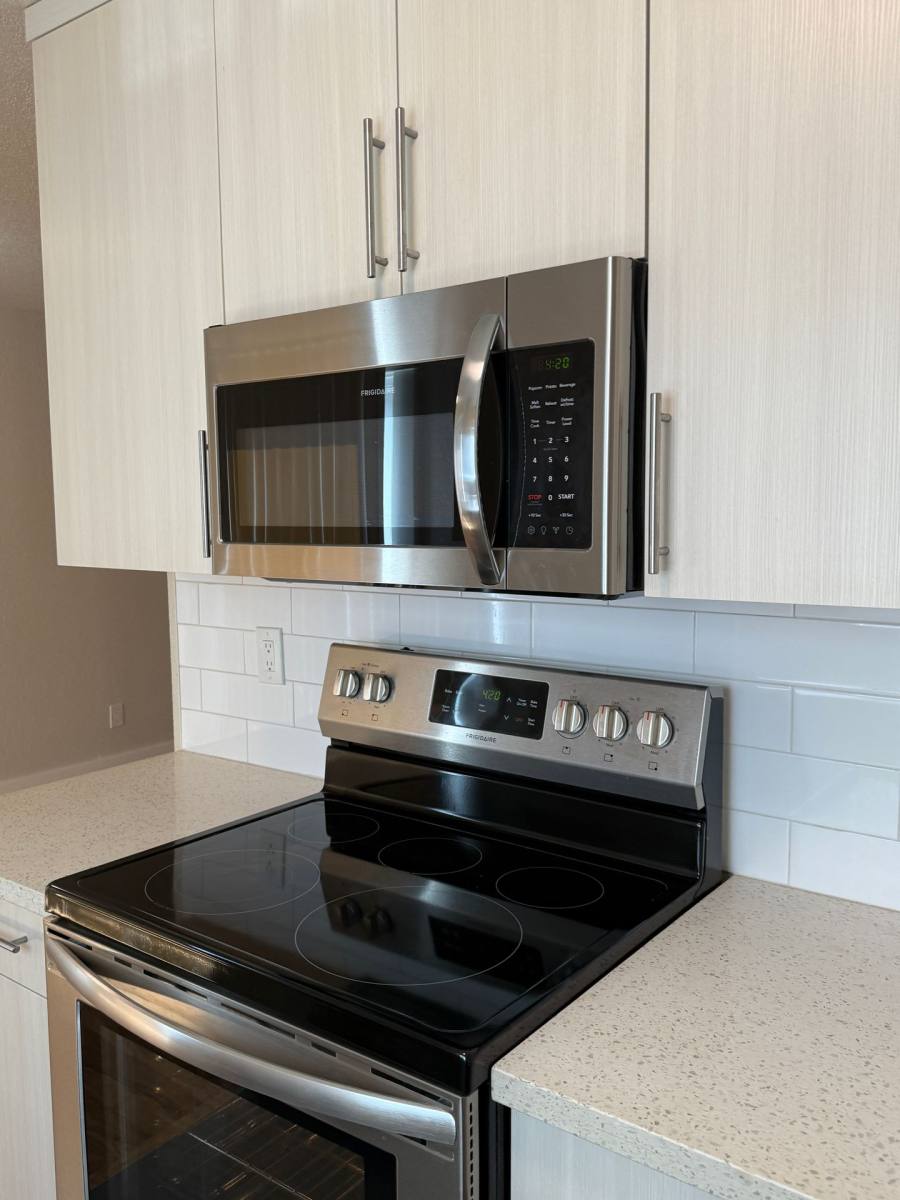 Townhouse for rent at 10317 NE Hoyt St, Portland, OR 97220