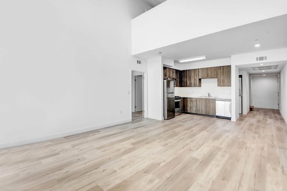 Apartment for rent at 3057-3067 W Pico Blvd, Los Angeles, CA 90006