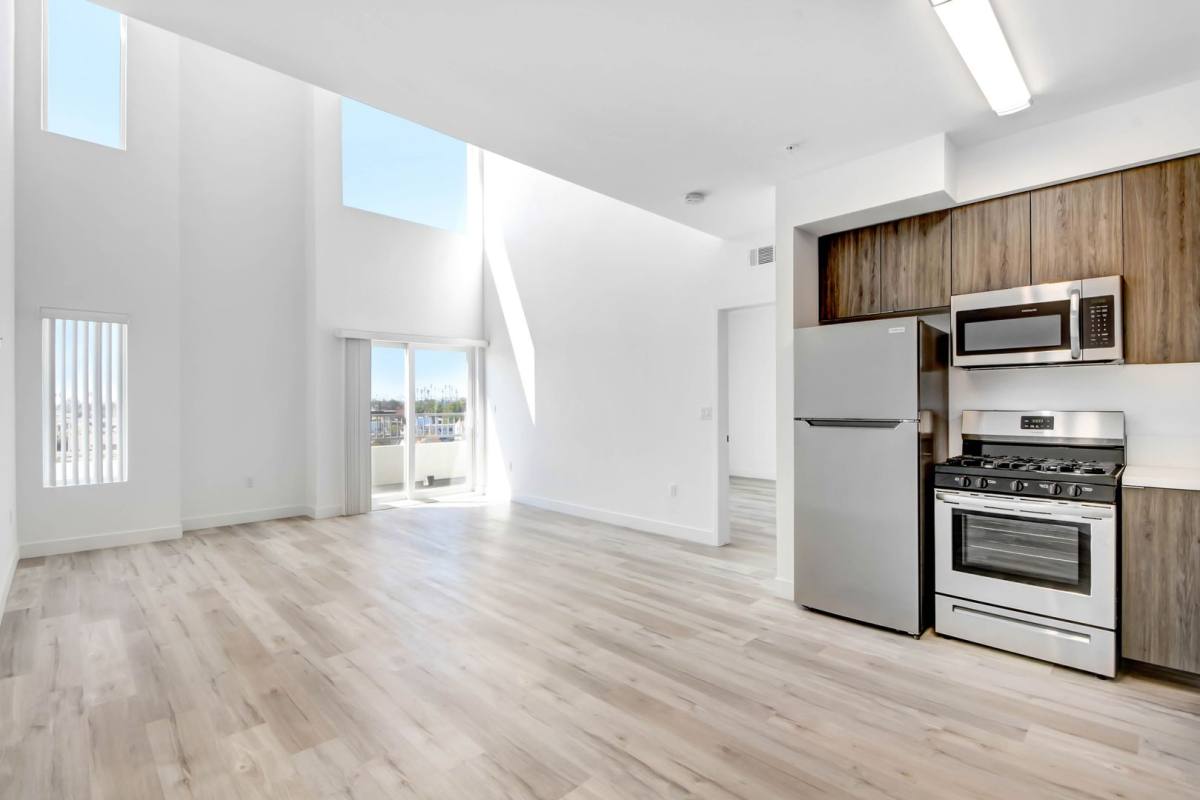 Apartment for rent at 3057-3067 W Pico Blvd, Los Angeles, CA 90006