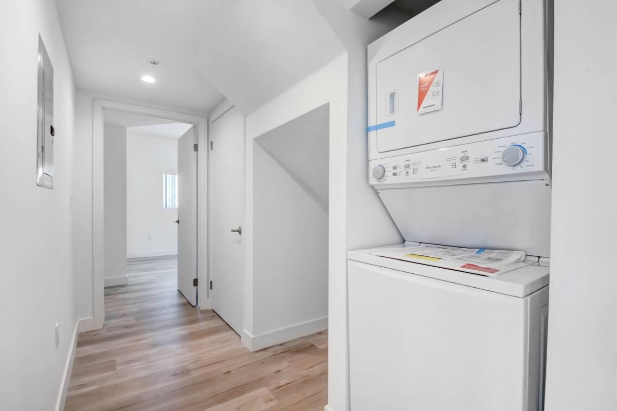 Apartment for rent at 3057-3067 W Pico Blvd, Los Angeles, CA 90006