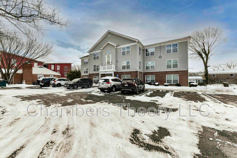 Condo for rent at 2912 17th St S #302, Arlington, VA 22204