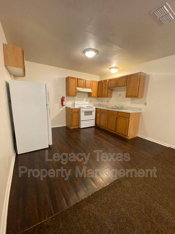 Apartment for rent at 1112 Williams Ave #C, Cleburne, TX 76033