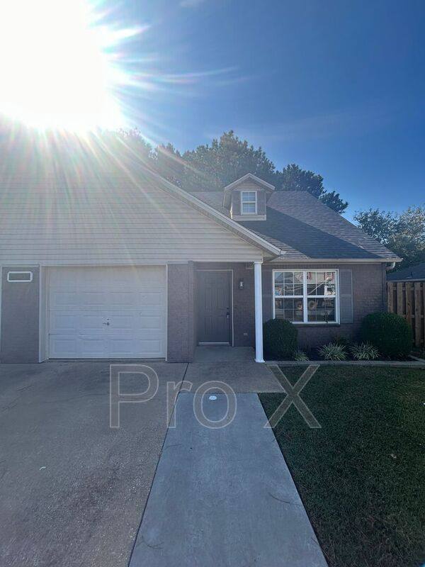 Apartment for rent at 3403 SW Victoria Place #2, Bentonville, AR 72712