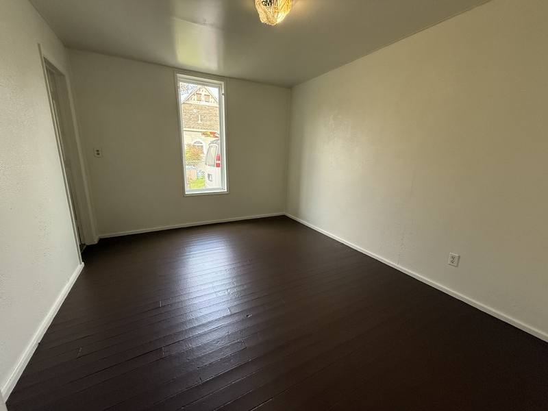 Apartment for rent at 328 SE Lane Ave, Roseburg, OR 97470