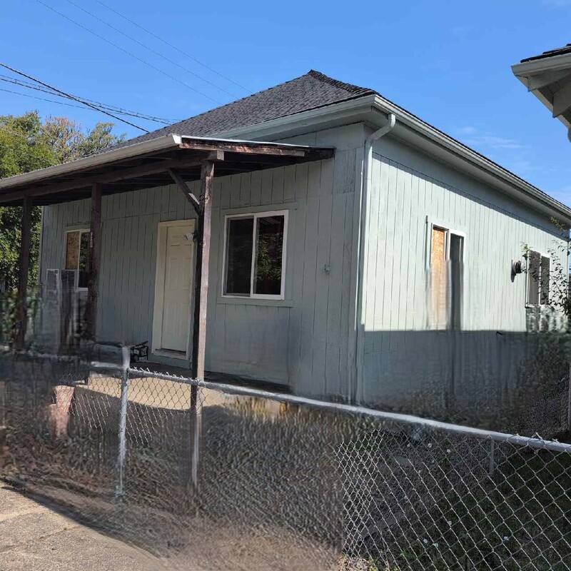 Apartment for rent at 328 SE Lane Ave, Roseburg, OR 97470