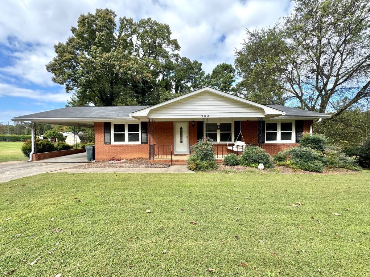 House for rent at 706 Inland Dr, Kernersville, NC 27284