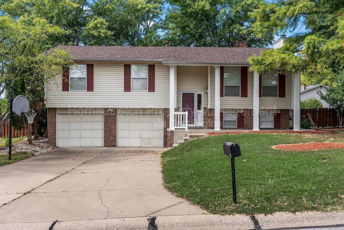 House for rent at 33 Pershing Lake Dr, Saint Peters, MO 63376