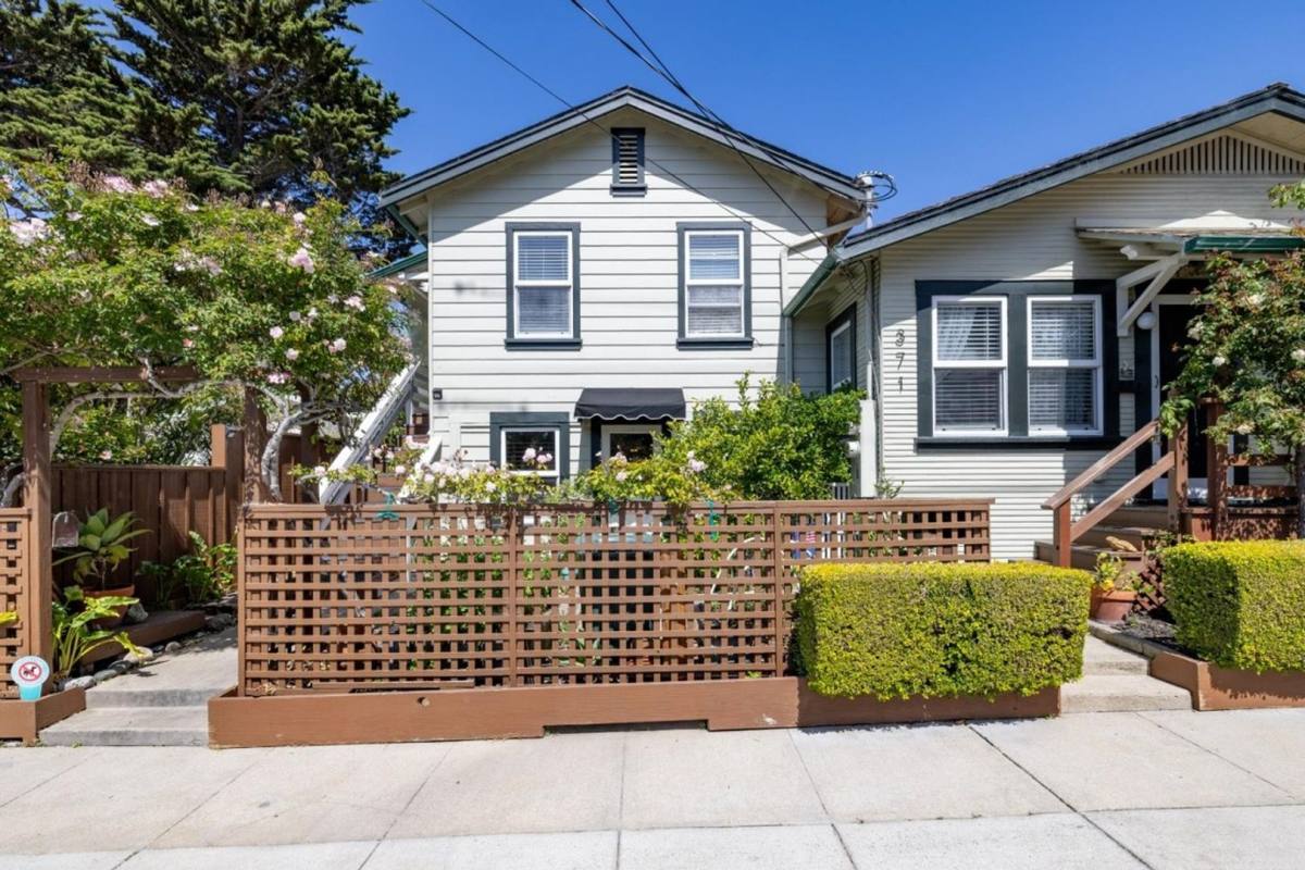 Townhouse for rent at 357 Park Ave, Monterey, CA 93940