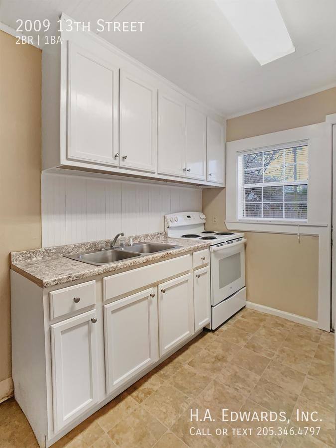 Townhouse for rent at 2009 13th St, Tuscaloosa, AL 35401