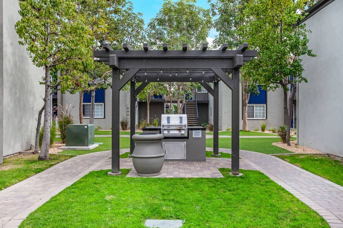 Apartment for rent at 2880 W Ball Rd, Anaheim, CA 92804