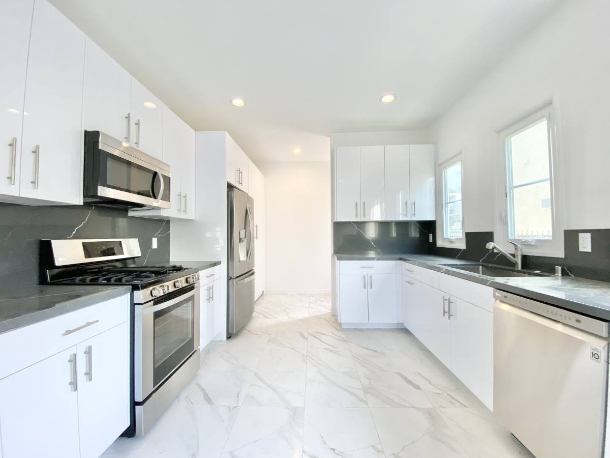 Townhouse for rent at 1407 N Laurel Ave, Los Angeles, CA 90046