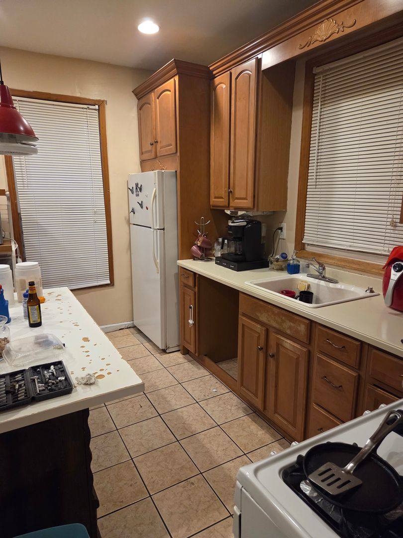 House for rent at 227 6th Ave W, Newark, NJ 07107