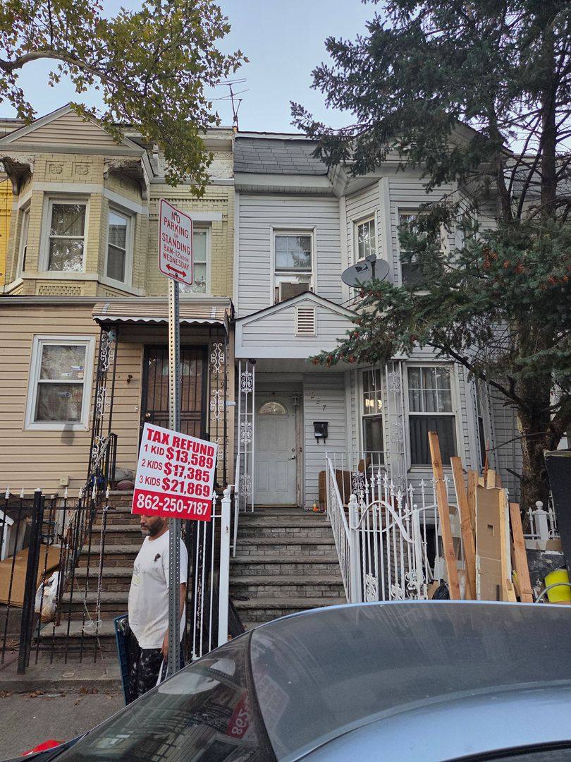 House for rent at 227 6th Ave W, Newark, NJ 07107