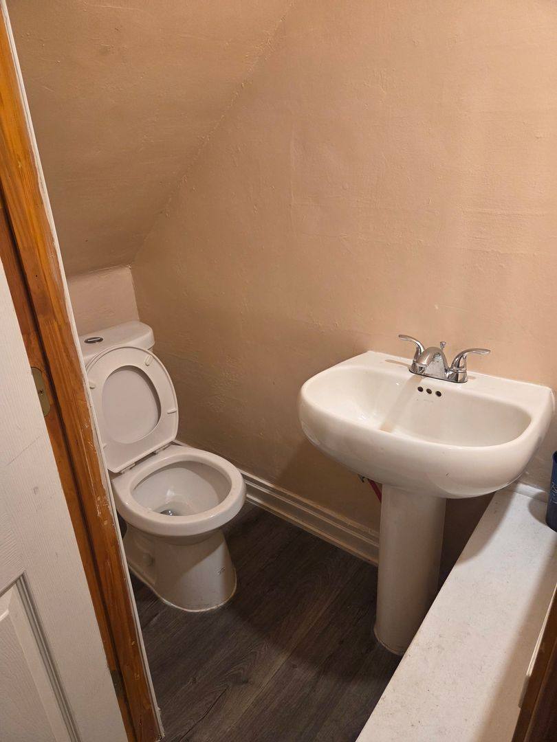 House for rent at 227 6th Ave W, Newark, NJ 07107