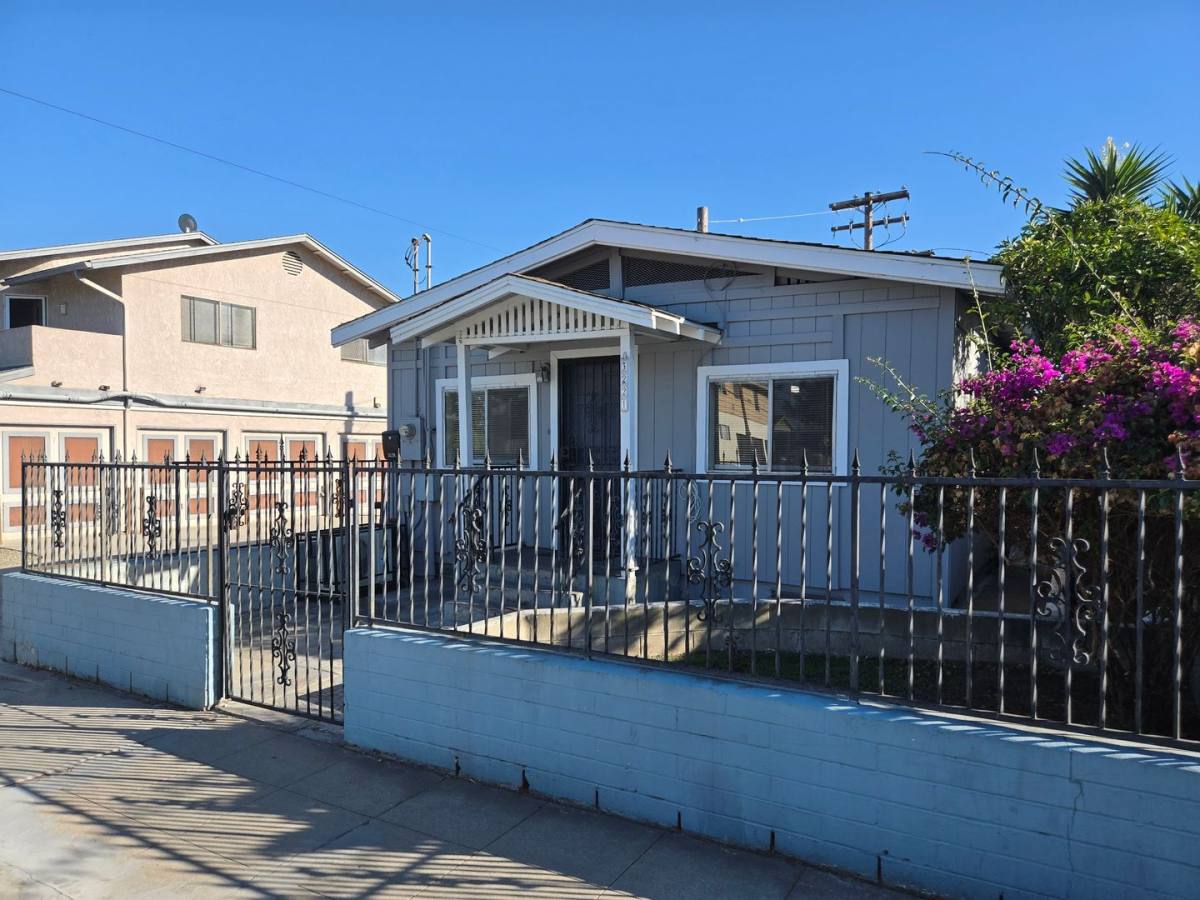 Townhouse for rent at 3221 Lincoln Ave, San Diego, CA 92104