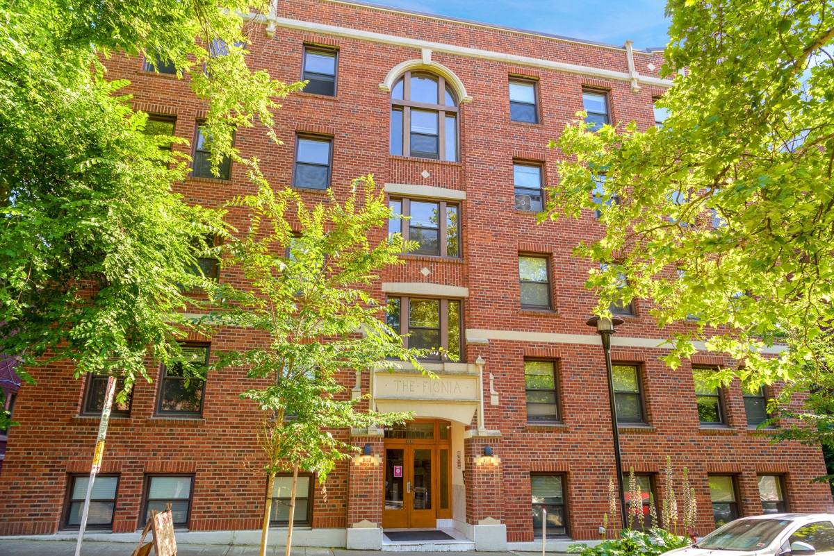 Apartment for rent at 109 John St, Seattle, WA 98109