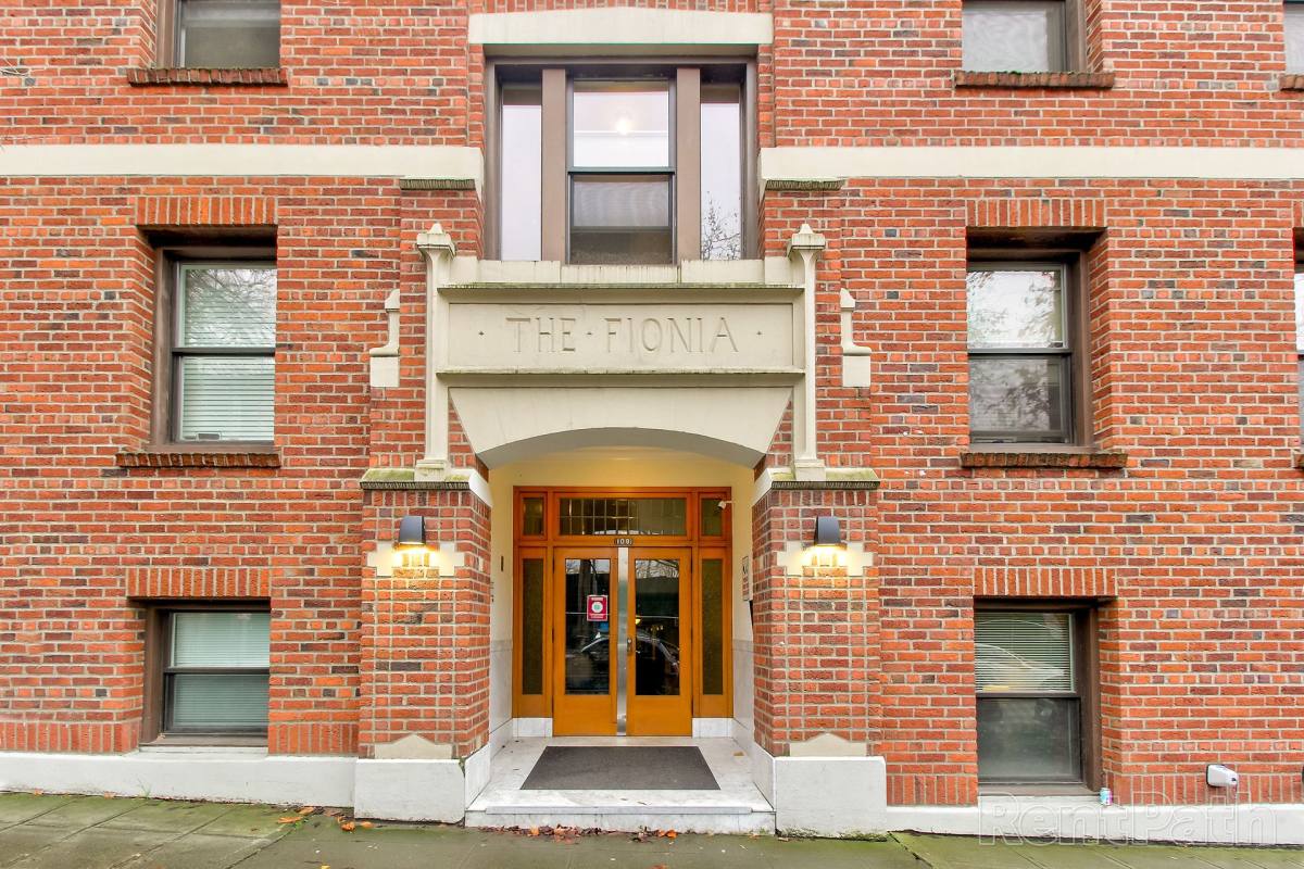 Apartment for rent at 109 John St, Seattle, WA 98109
