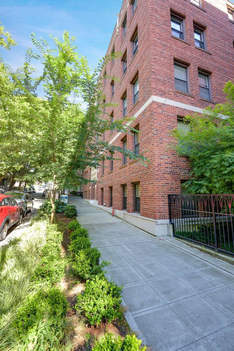 Apartment for rent at 109 John St, Seattle, WA 98109