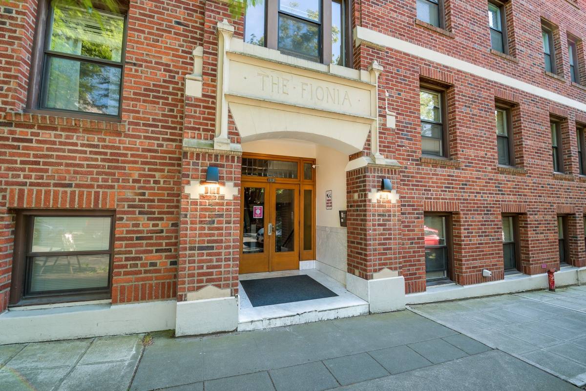 Apartment for rent at 109 John St, Seattle, WA 98109