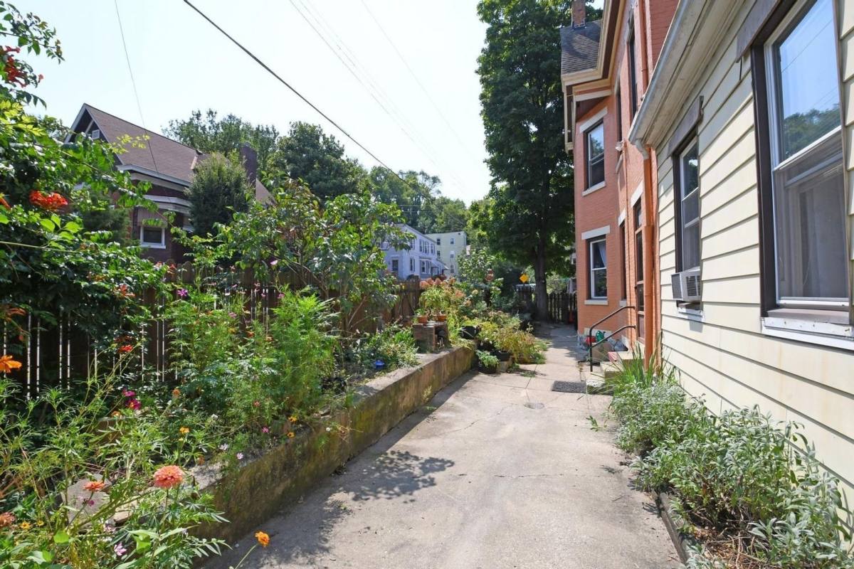 Apartment for rent at 146 Parker St, Cincinnati, OH 45219