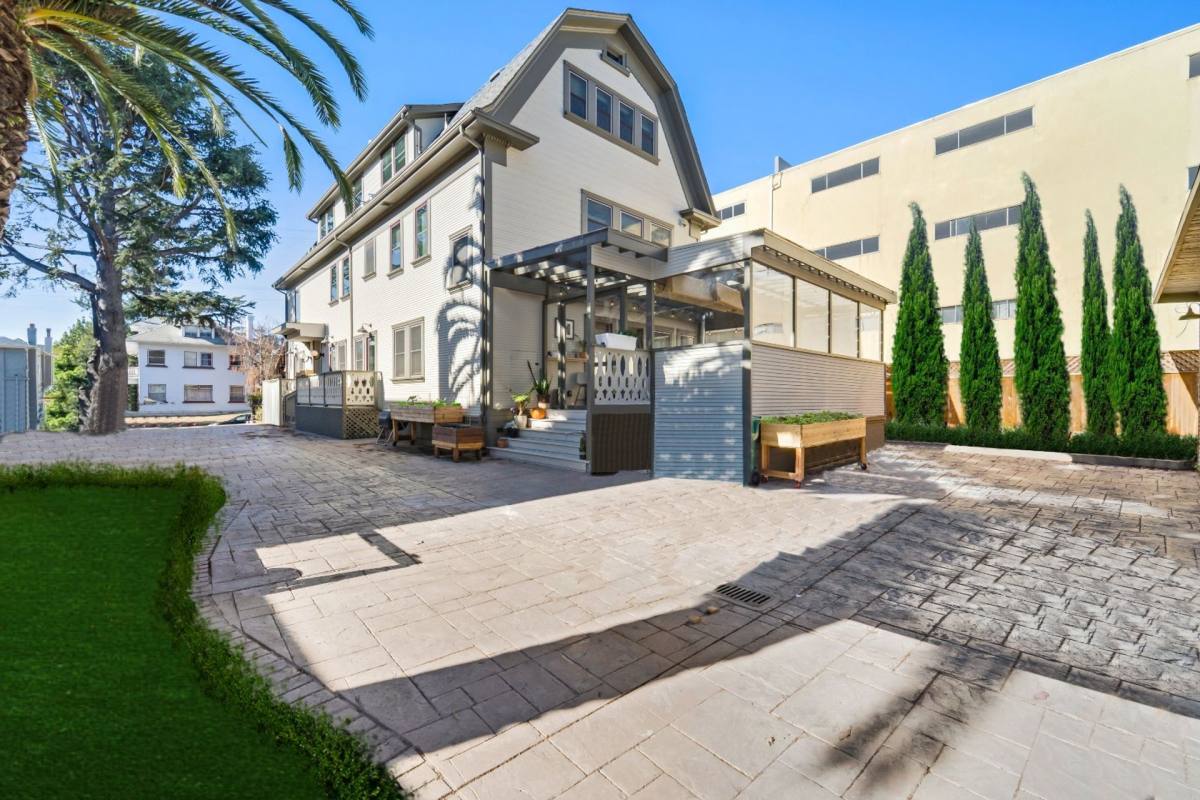 Townhouse for rent at 386 Euclid Ave, Oakland, CA 94610