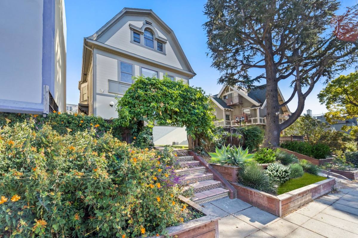 Townhouse for rent at 386 Euclid Ave, Oakland, CA 94610