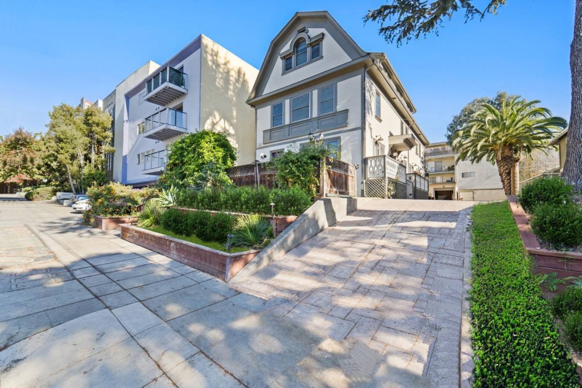 Townhouse for rent at 386 Euclid Ave, Oakland, CA 94610