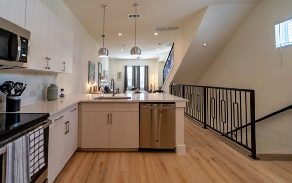 Townhouse for rent at 3275 Summer St #1501, Houston, TX 77007