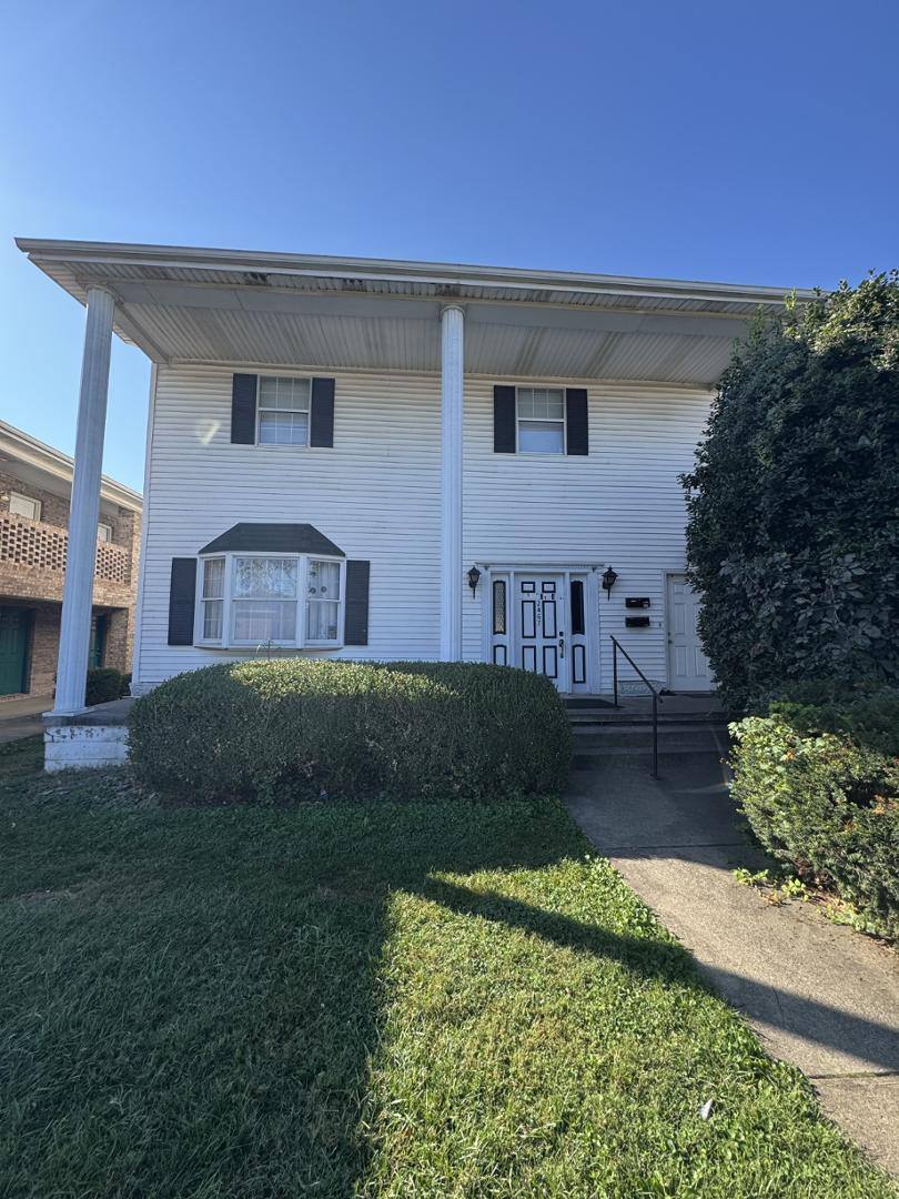 Townhouse for rent at 2467 3rd Ave, Huntington, WV 25703