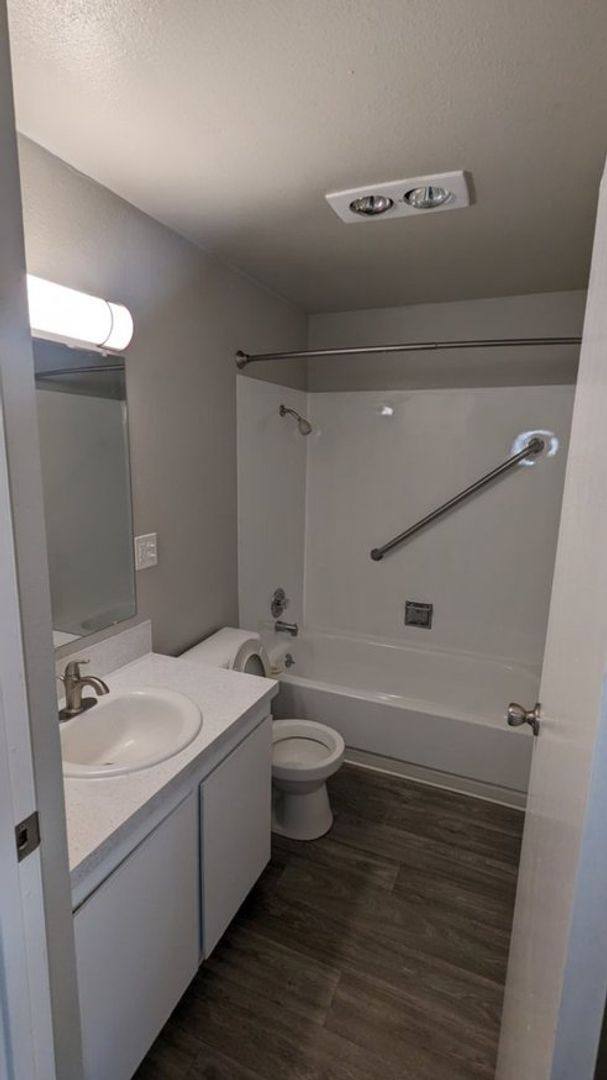 Apartment for rent at 931 9th St SE, Puyallup, WA 98372