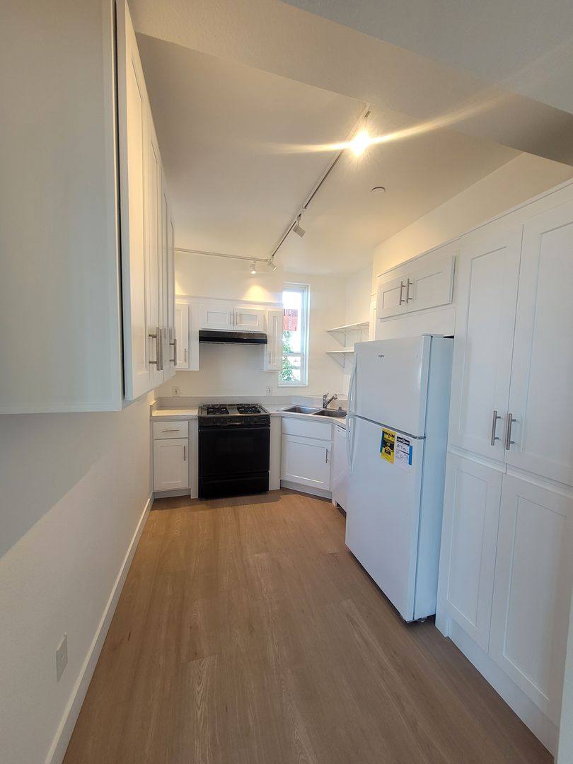 Townhouse for rent at 399 H St, Blaine, WA 98230