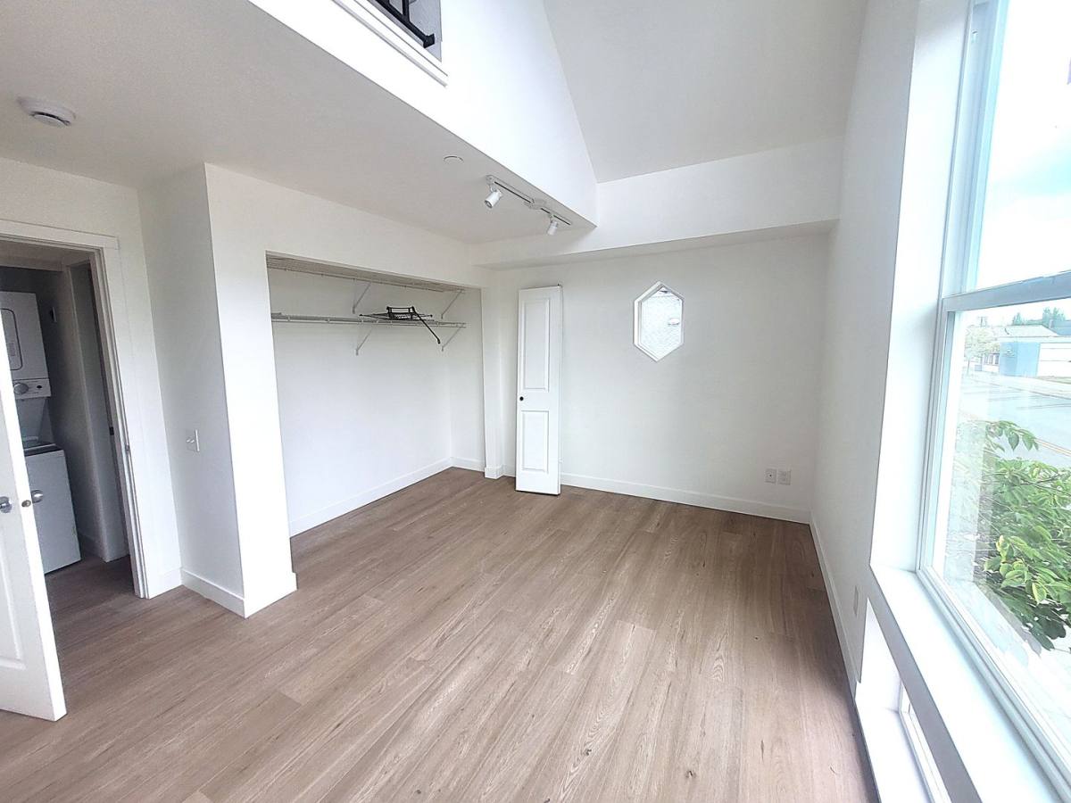 Townhouse for rent at 399 H St, Blaine, WA 98230