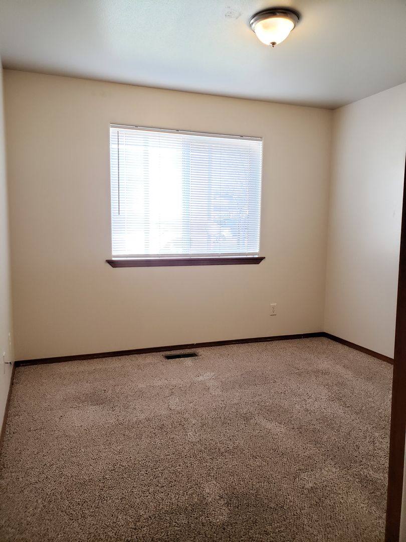 Apartment for rent at 564 11th St NE, East Wenatchee, WA 98802