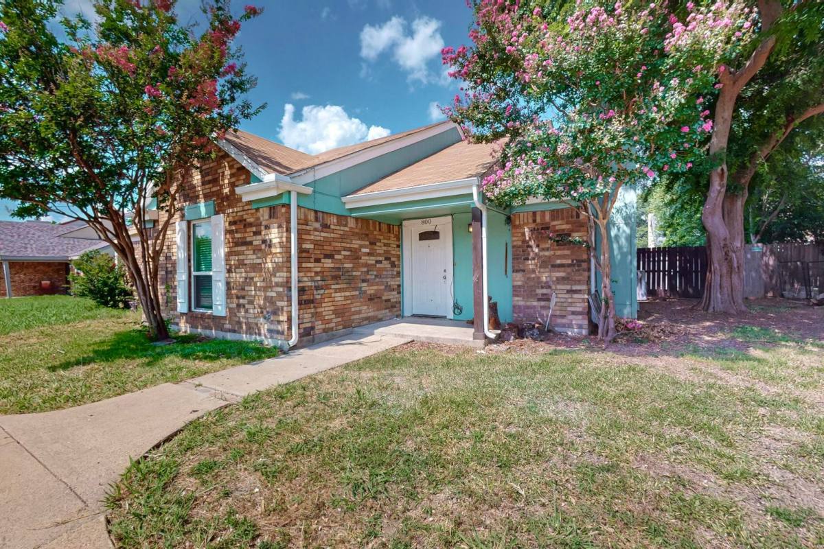 House for rent at 800 Lee St, Mesquite, TX 75149