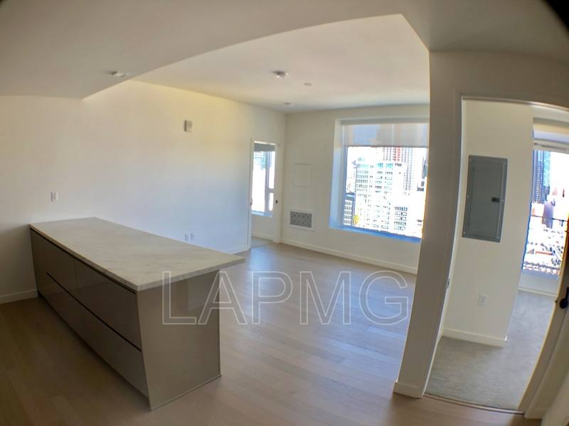 Condo for rent at 1050 S Grand Ave #1404, Los Angeles, CA 90015